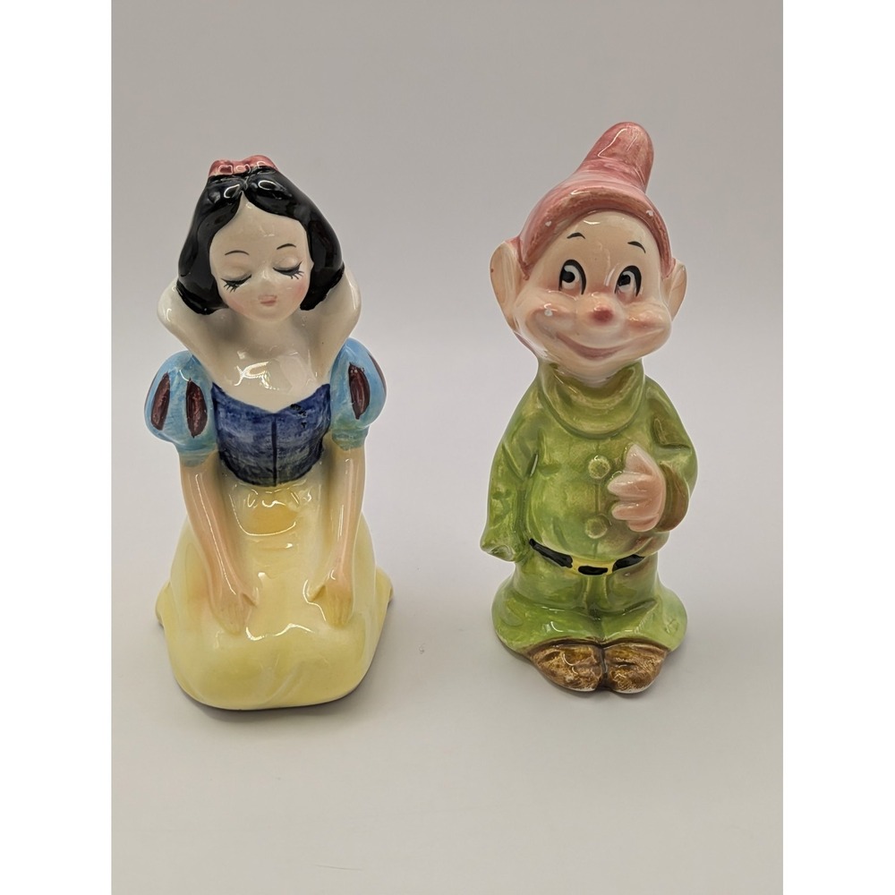 Disney Snow White‎ And Dopey Salt And Pepper Shakers Kneeling